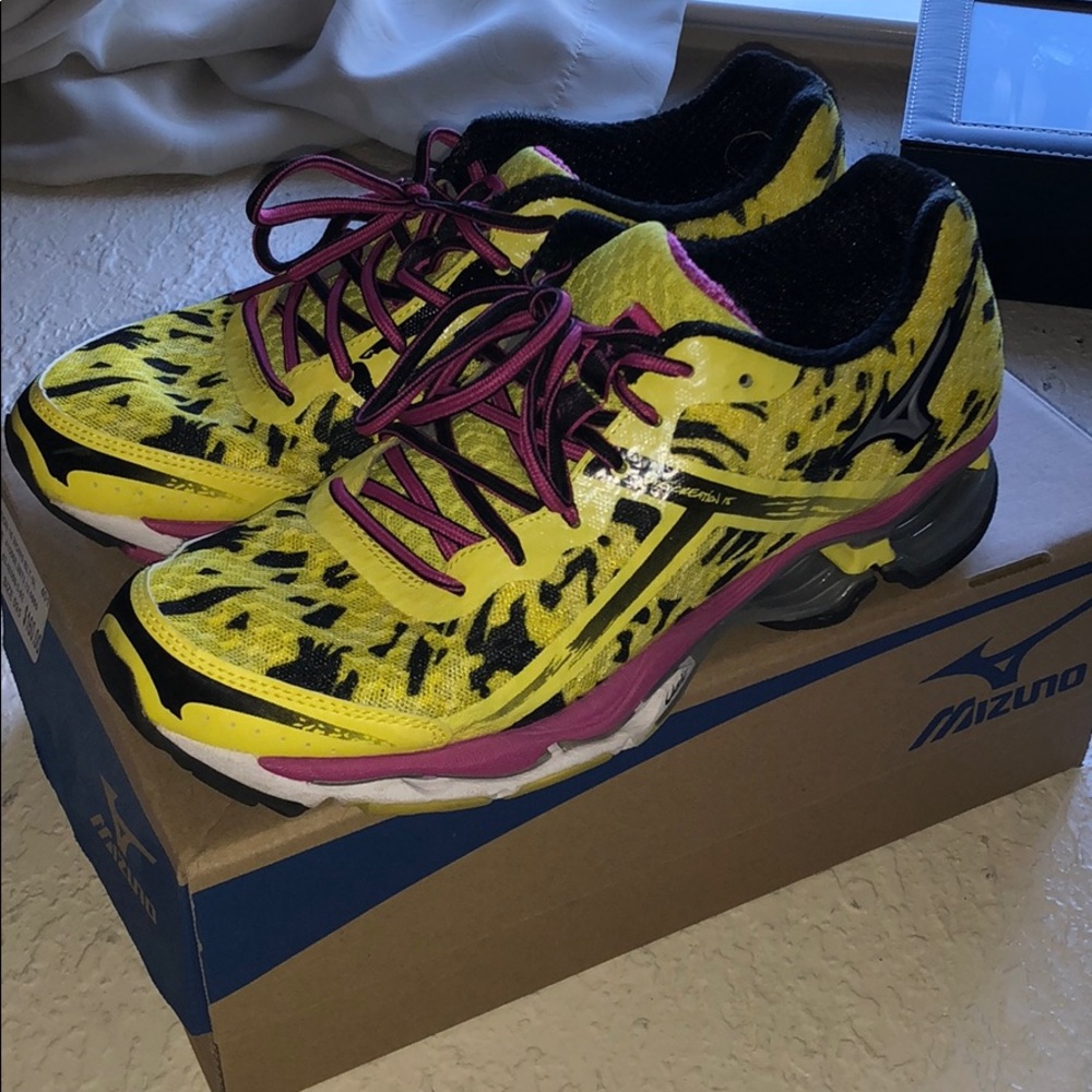 Mizuno sneakers